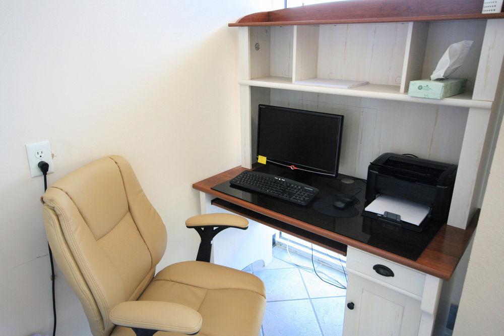Holiday Terrace Beachfront Hotel, A By The Sea Resort بنما سيتي بيتش المظهر الخارجي الصورة
