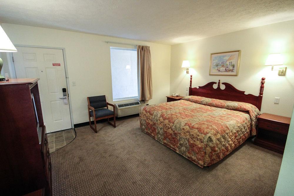 Holiday Terrace Beachfront Hotel, A By The Sea Resort بنما سيتي بيتش المظهر الخارجي الصورة