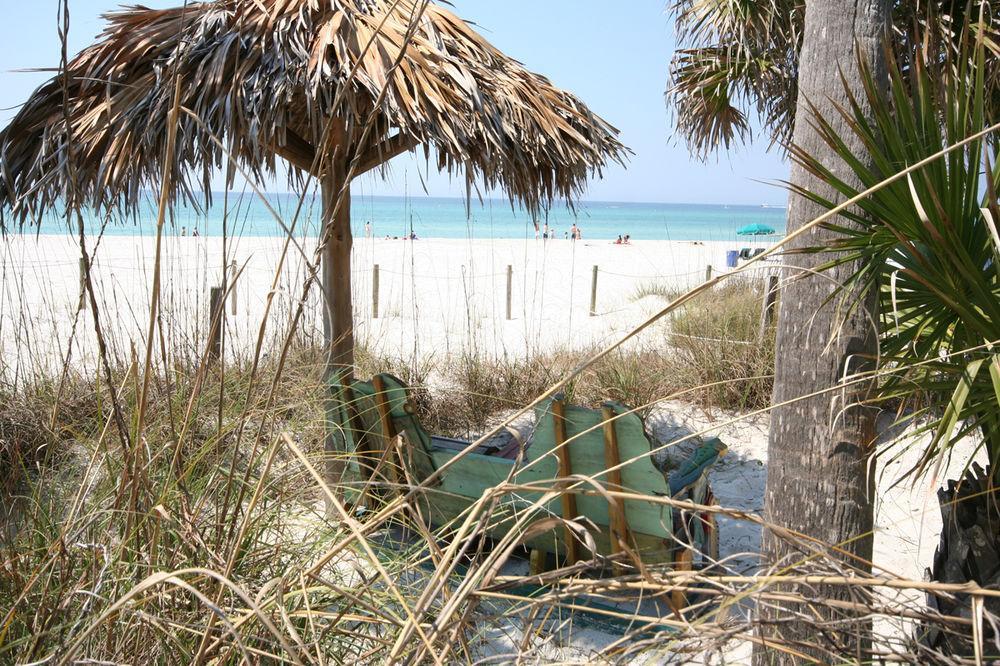Holiday Terrace Beachfront Hotel, A By The Sea Resort بنما سيتي بيتش المظهر الخارجي الصورة
